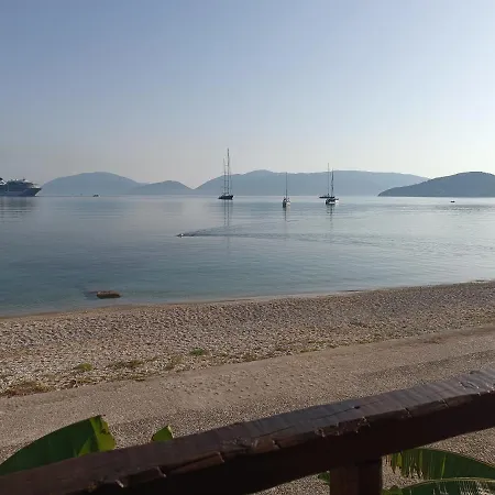 营地 Karavomilos 萨米