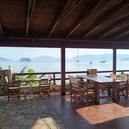 Karavomilos 营地 萨米