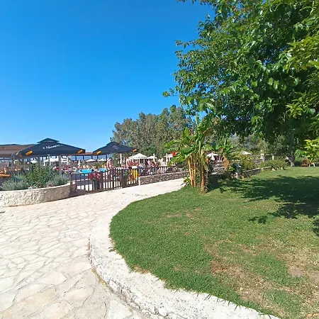 Camping Karavomilos