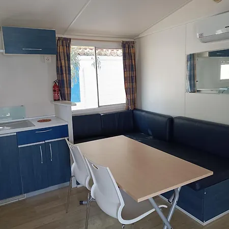 Karavomilos Camping *
