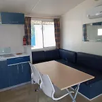 Karavomilos 营地 *