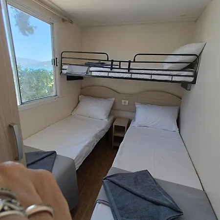 Camping Karavomilos