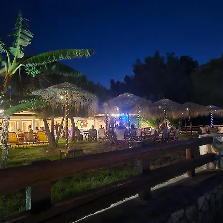 Karavomilos Camping *