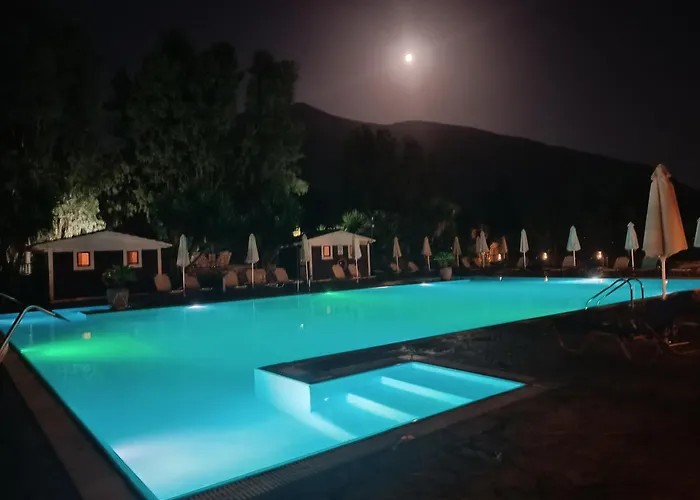 Karavomilos Kamp alanı *